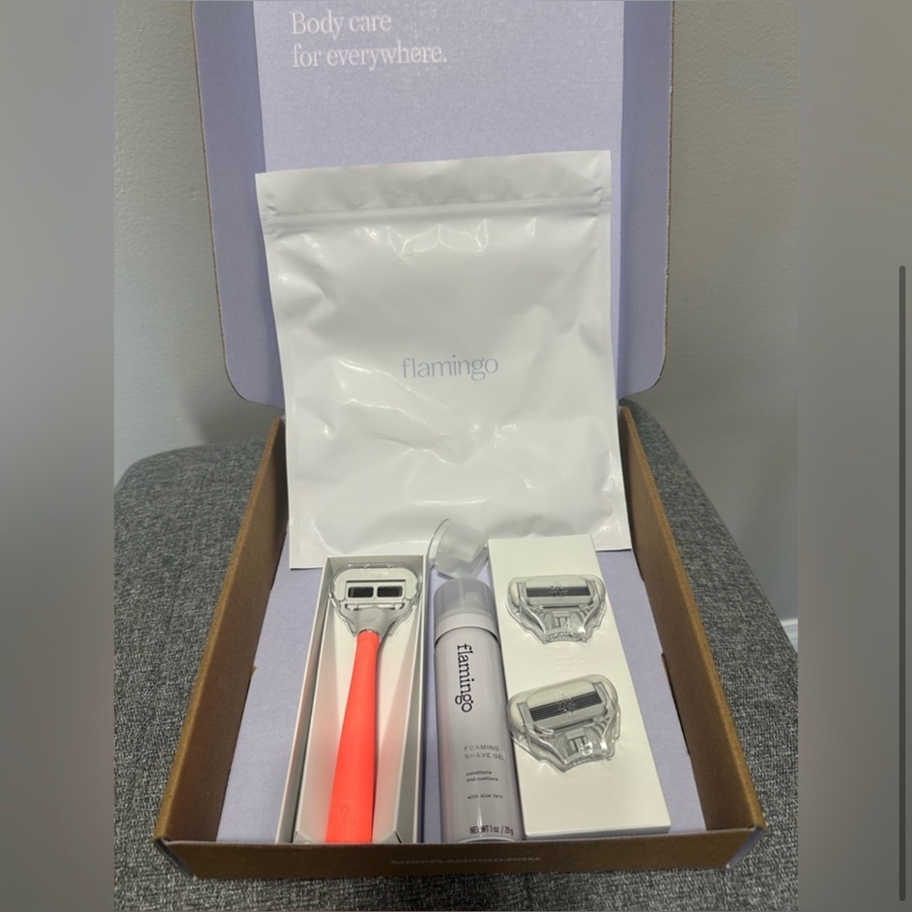 Flamingo Razor Set - Picture 2 of 3